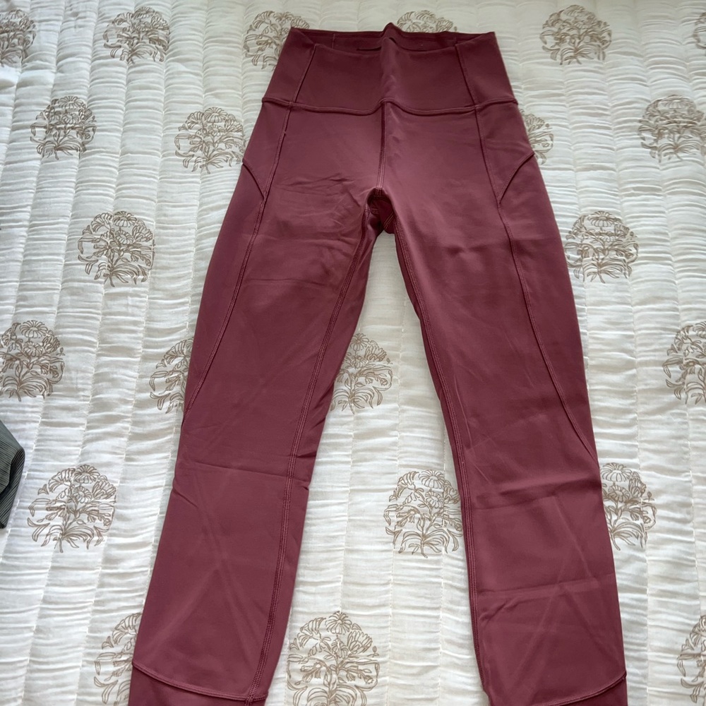 Lululemon Women’s in movement leggings